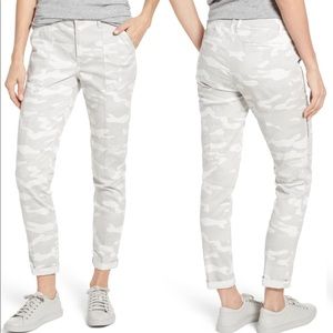 NWT Wit & Wisdom Camo Highwaisted Cargo Pants
